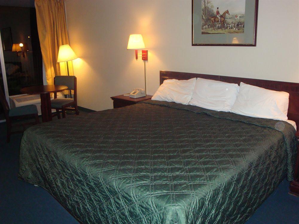 Econo Lodge Эшборо Экстерьер фото