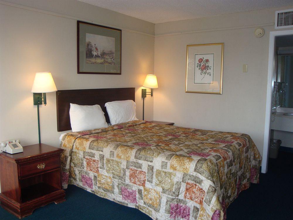 Econo Lodge Эшборо Экстерьер фото